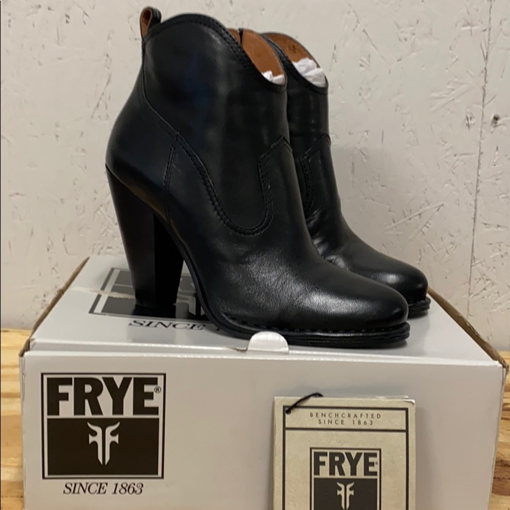 Frye Madeline Short